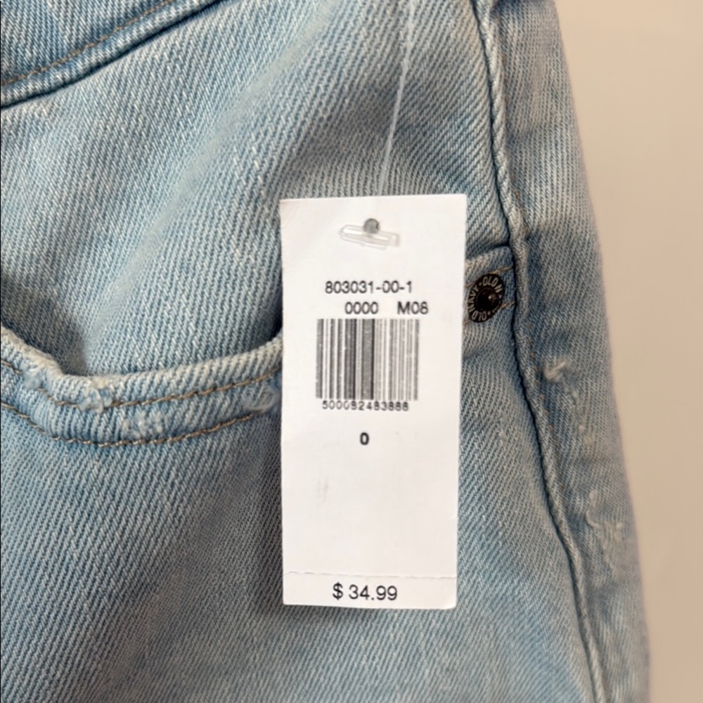 Old Navy Women's Light Blue Denim Shorts - Picture 4 of 5